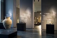 Blick in den Ausstellungsbereich "Vom Werden einer Stadt" der Sonderausstellung "Pergamon - Panorama der antiken Metroploe (30.09.2011 - 30.09. 2012)
