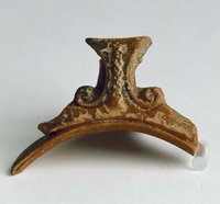 Pergamenisches Fragment: Skyphosrand mit Henkelfragment (Westabhangware)